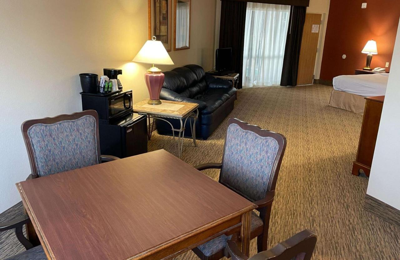 Crossroads Hotel & Event Center Fort Dodge Zewnętrze zdjęcie