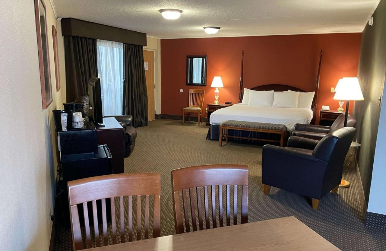 Crossroads Hotel & Event Center Fort Dodge Zewnętrze zdjęcie