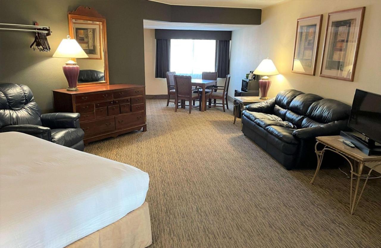 Crossroads Hotel & Event Center Fort Dodge Zewnętrze zdjęcie