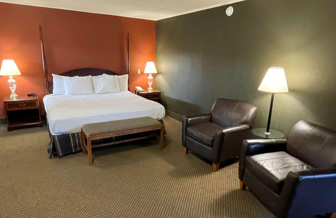 Crossroads Hotel & Event Center Fort Dodge Zewnętrze zdjęcie