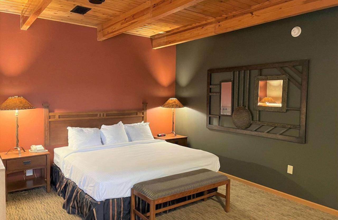 Crossroads Hotel & Event Center Fort Dodge Zewnętrze zdjęcie