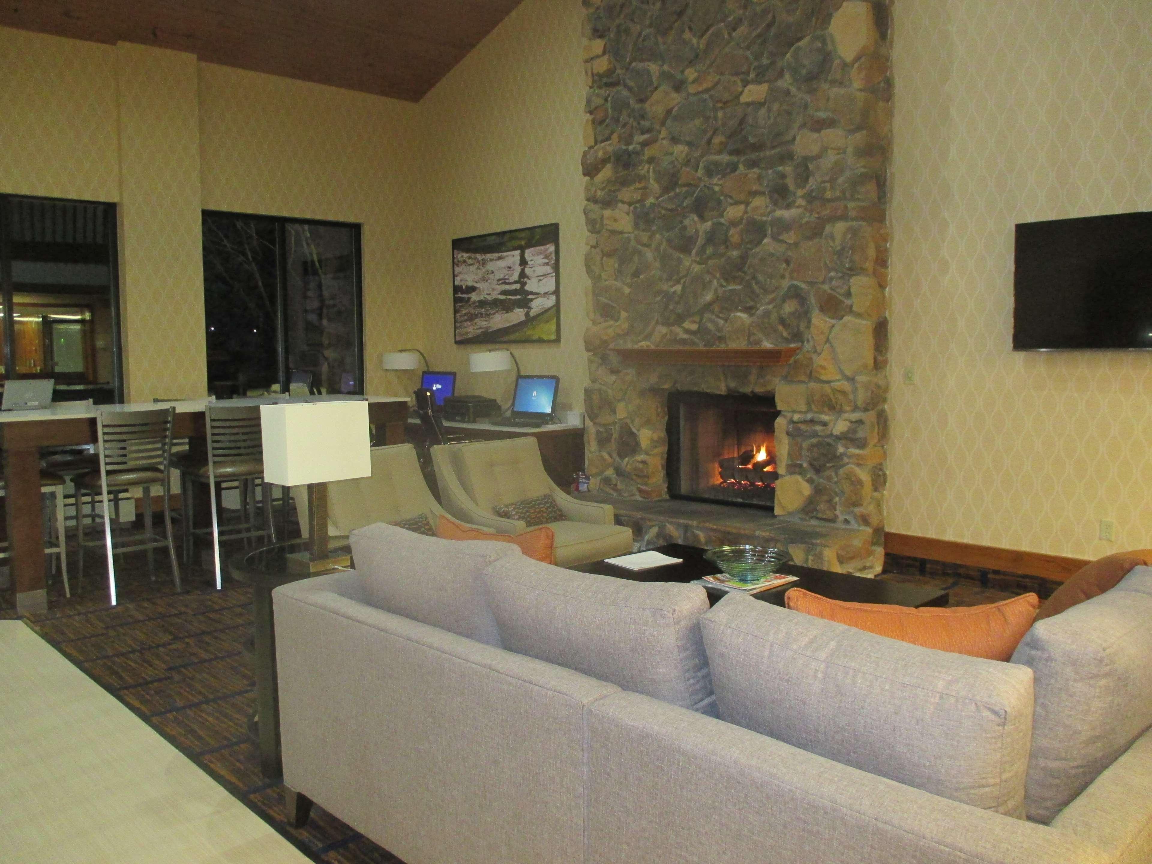 Crossroads Hotel & Event Center Fort Dodge Zewnętrze zdjęcie